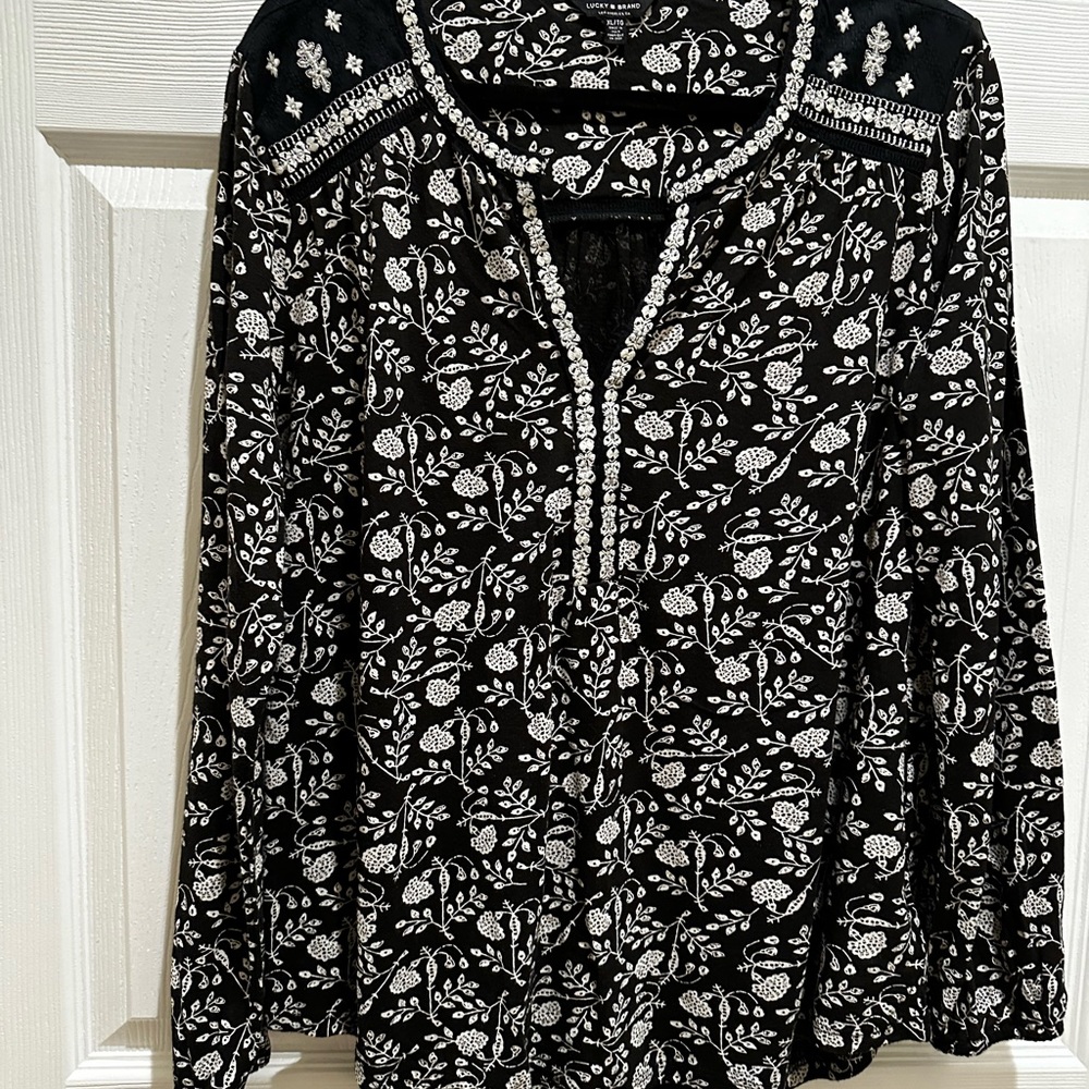 Size Xl New condition ladies Lucky Brand long sleeve top
